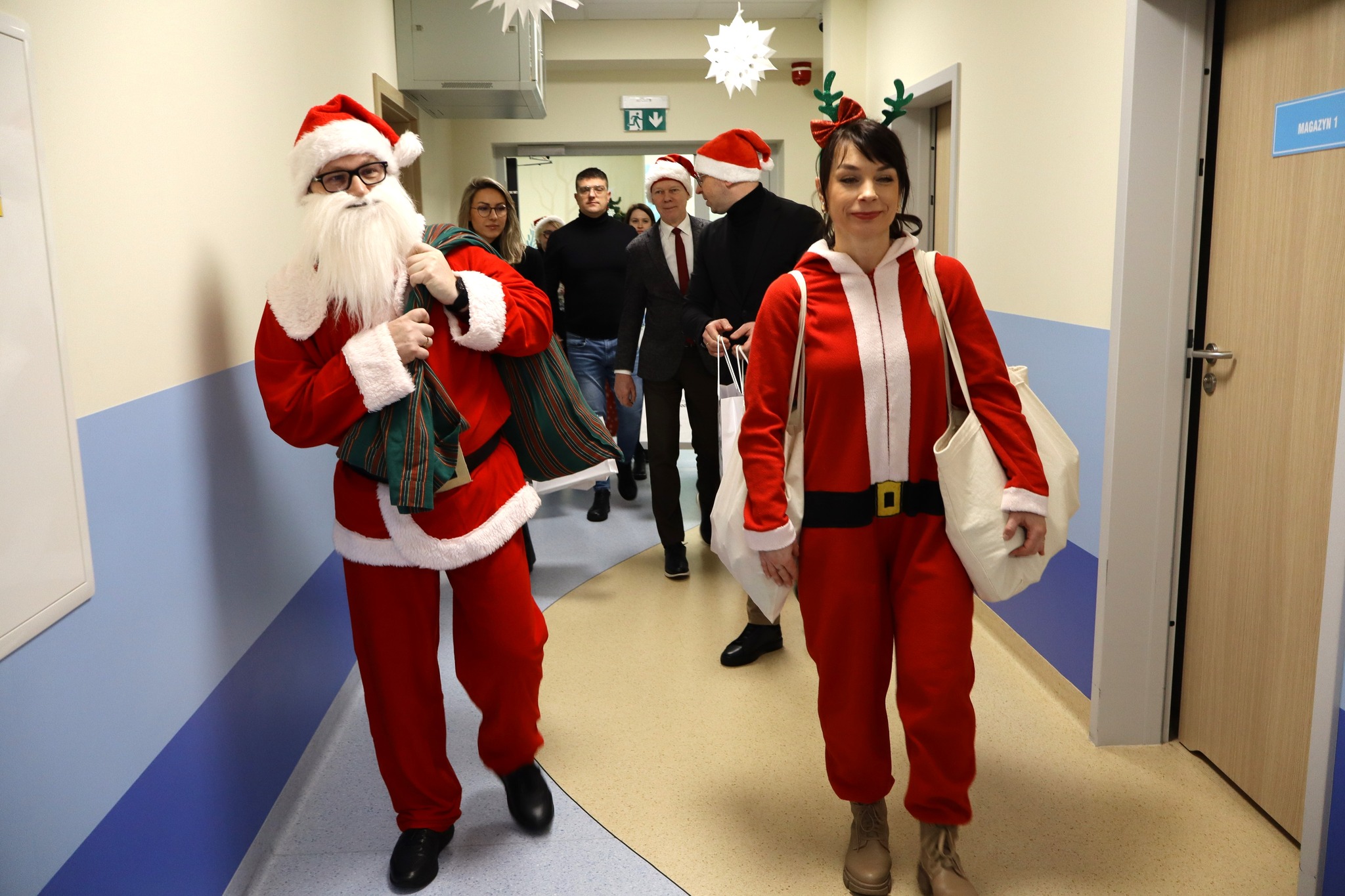 Mikołaj odwiedził pacjentów Oddziałów Dziecięcych - zdjęcie 3