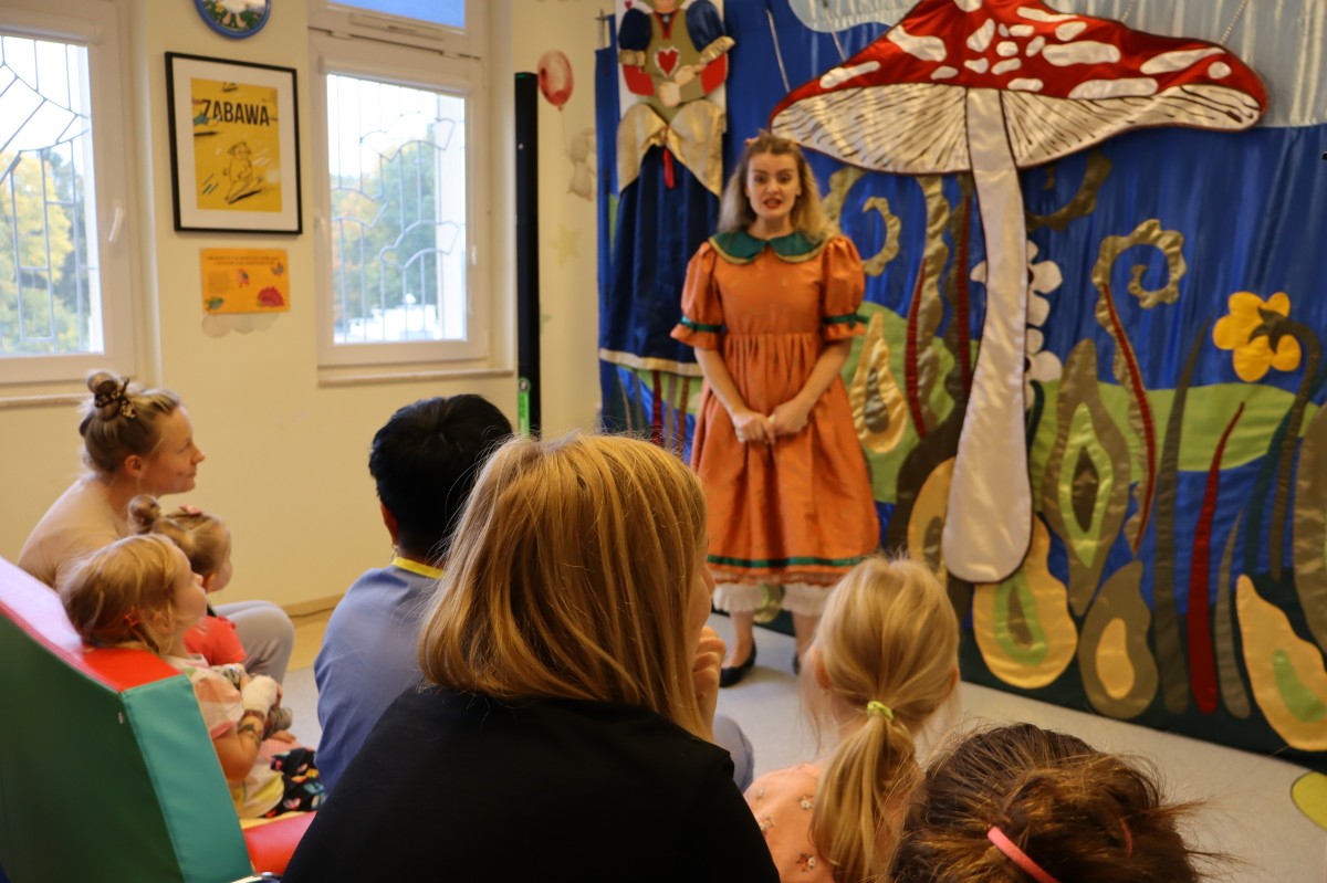 Teatrzyk Prekursor na Oddziale Dziecięcym - zdjęcie 3