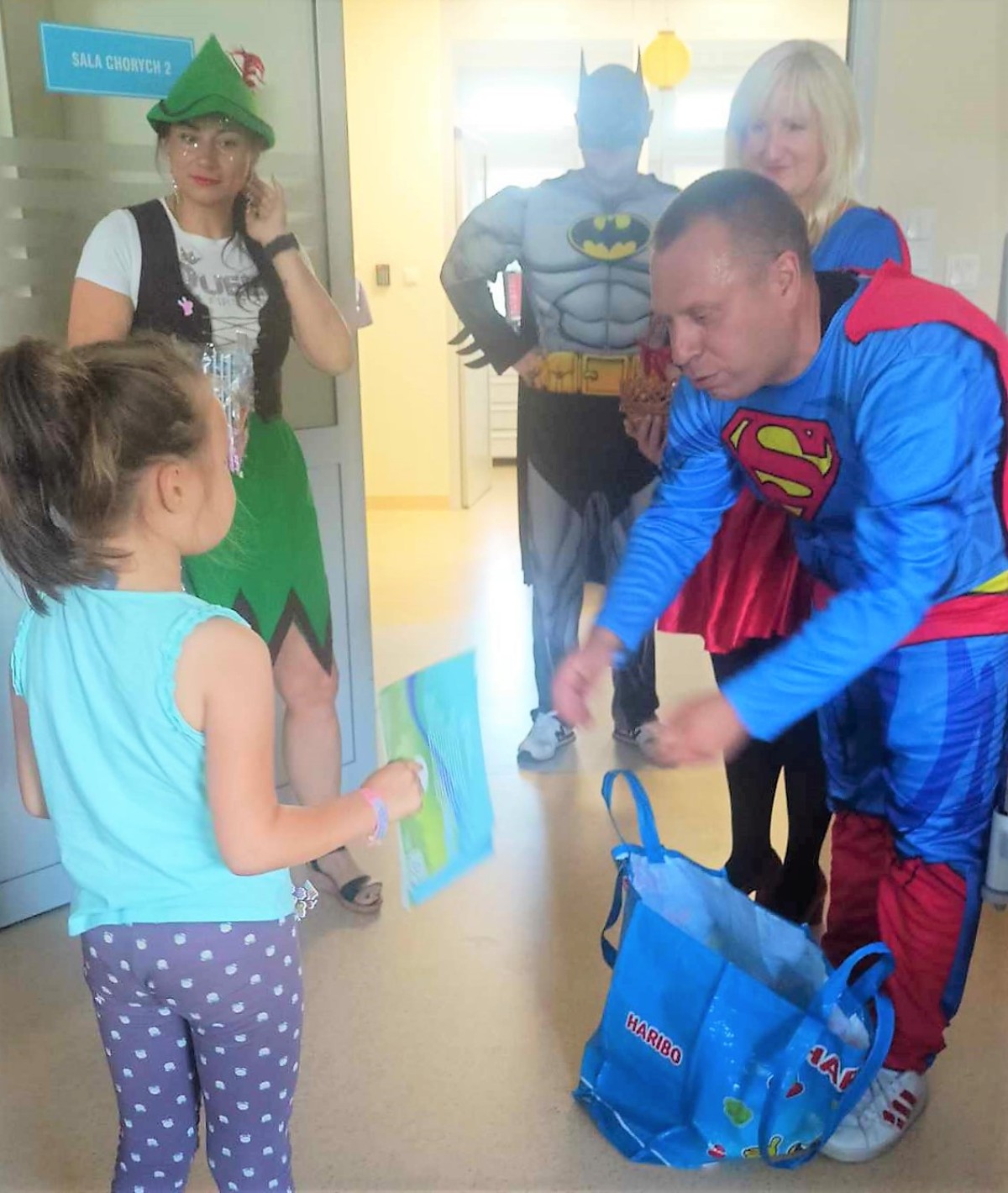 Superbohaterowie z wizytą na Oddziale Dziecięcym