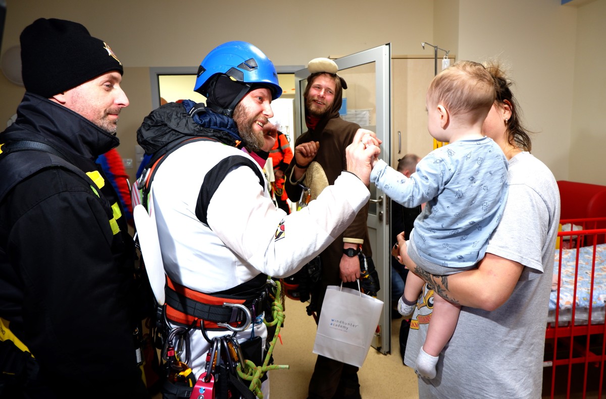 Alpiniści-Superbohaterowie z wizytą na Oddziale Dziecięcym